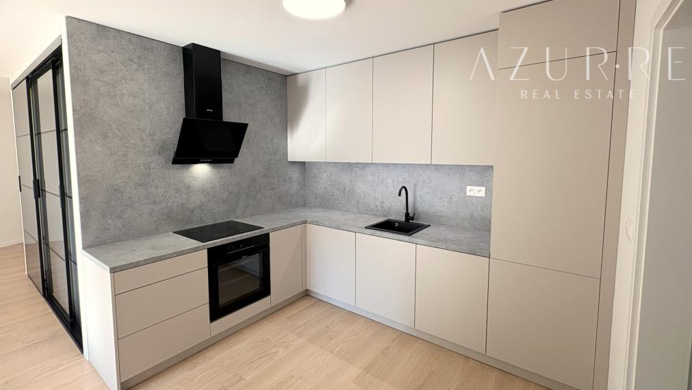 TOP PONUKA 2,5 izbový byt s predzáhradkou a kuchynskou linkou